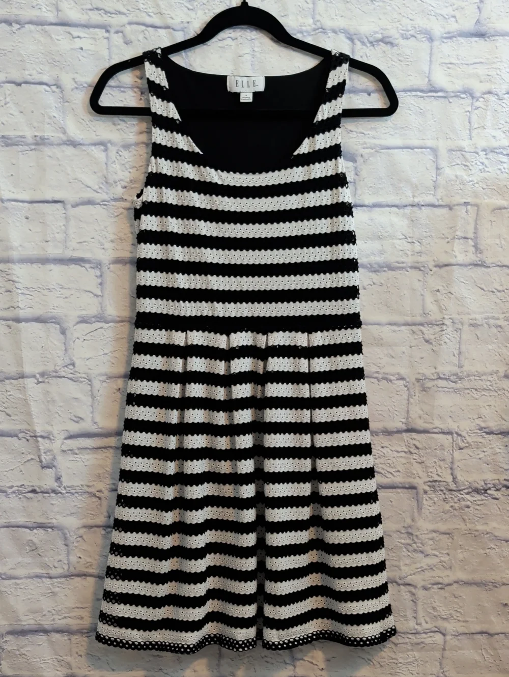 Elle Black & White Sleeveless Eyelet Fit-&-Flare Dress - Size 4 - Picture 2 of 8
